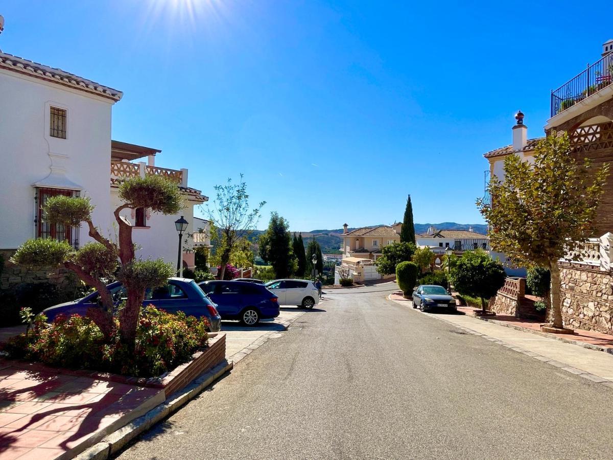 Semidetached Duplex Home At Puebla Aida, Mijas Golf With Pool, Golf And Sea Views Málaga Dış mekan fotoğraf
