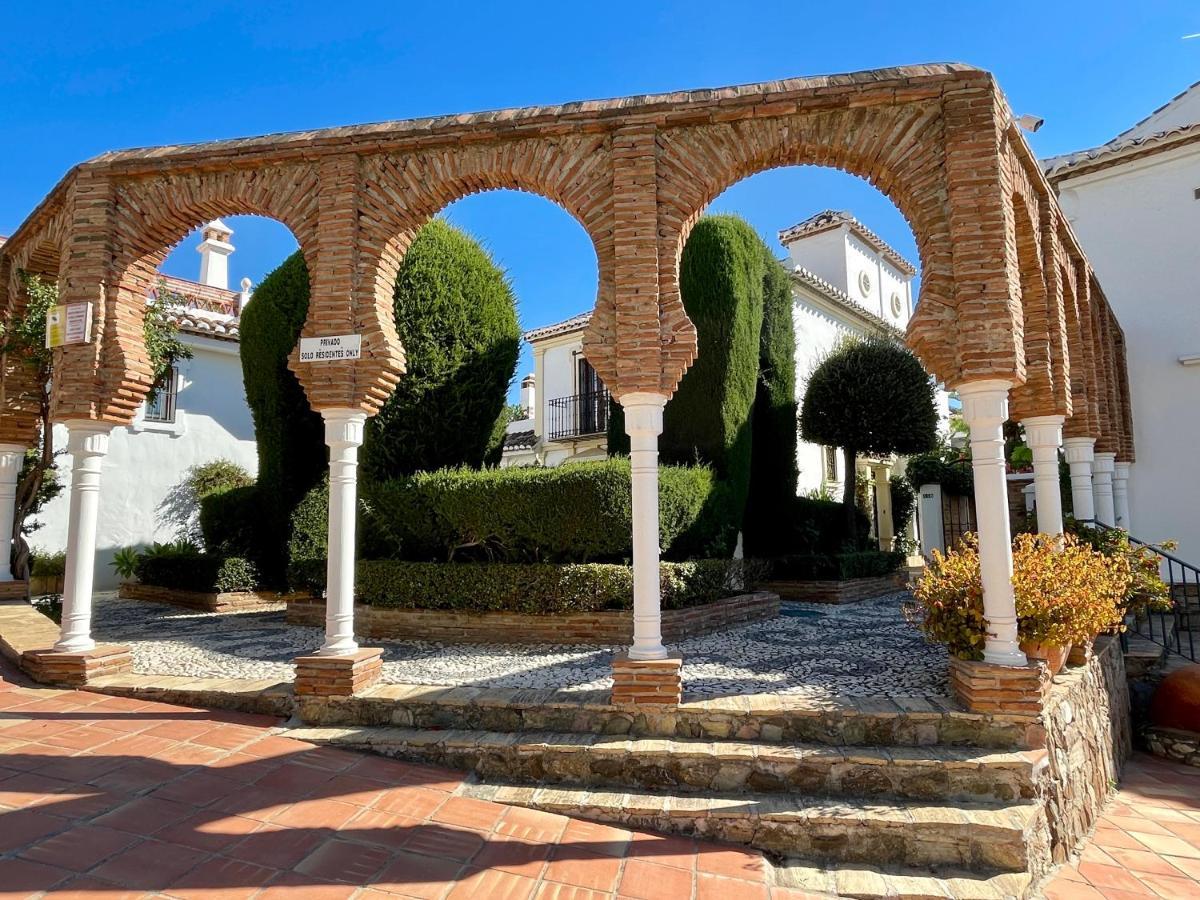 Semidetached Duplex Home At Puebla Aida, Mijas Golf With Pool, Golf And Sea Views Málaga Dış mekan fotoğraf