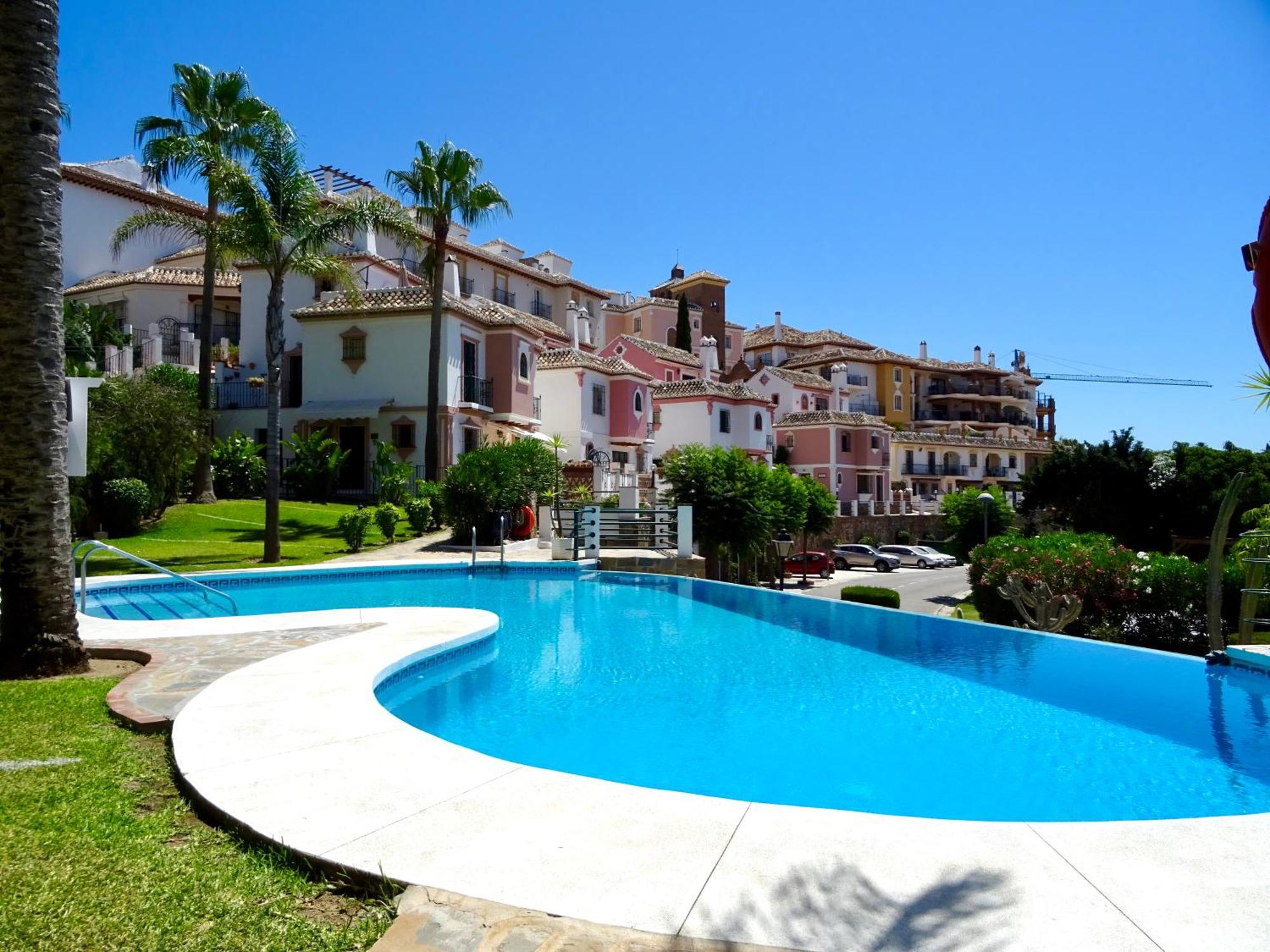 Semidetached Duplex Home At Puebla Aida, Mijas Golf With Pool, Golf And Sea Views Málaga Dış mekan fotoğraf